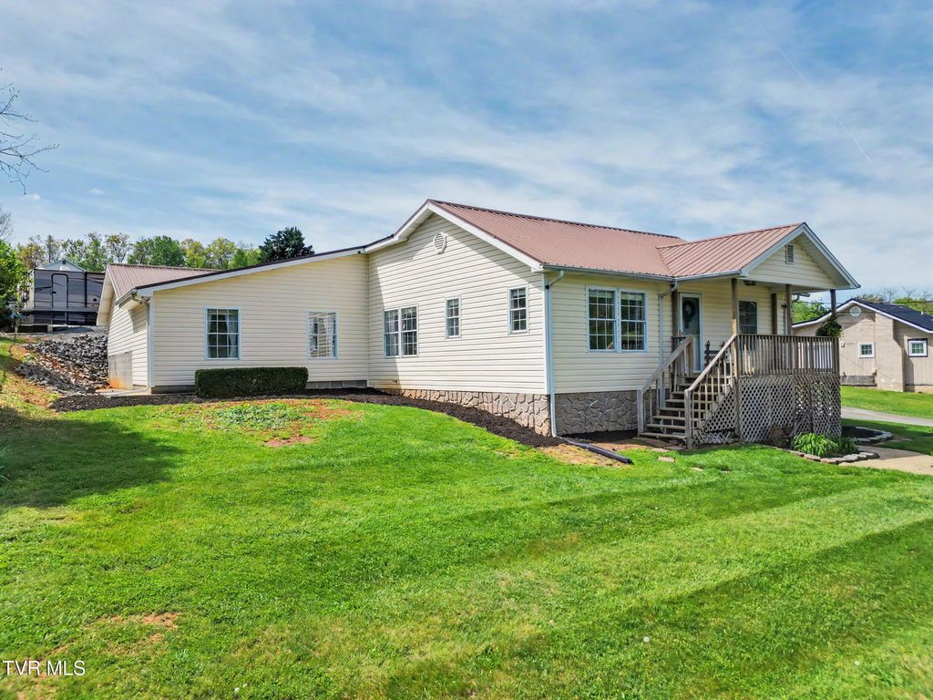 Photo of 820 Edison Street, Kingsport, TN 37665 (MLS # 9994103)