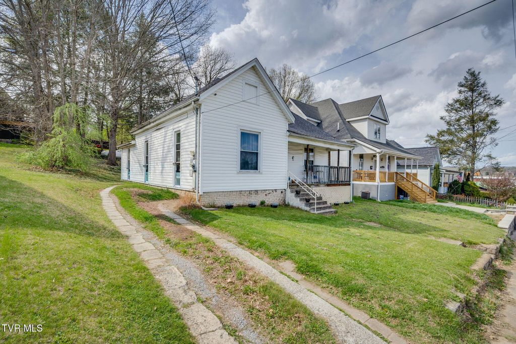 Photo of 610 Holston Avenue, Bristol, TN 37620 (MLS # 9993268)