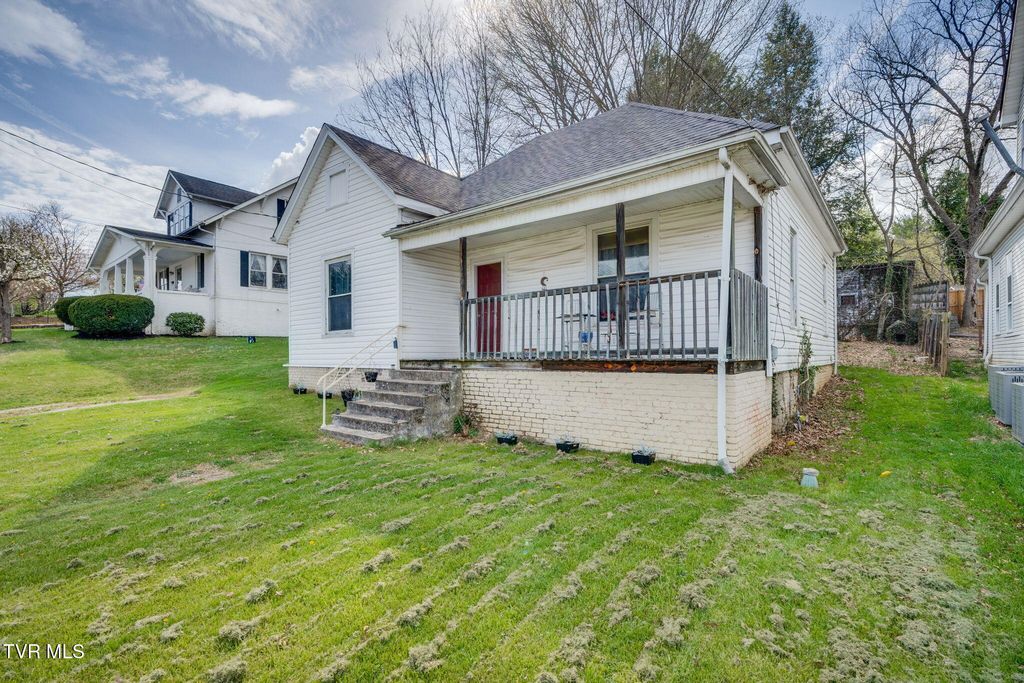 Photo of 610 Holston Avenue, Bristol, TN 37620 (MLS # 9993268)