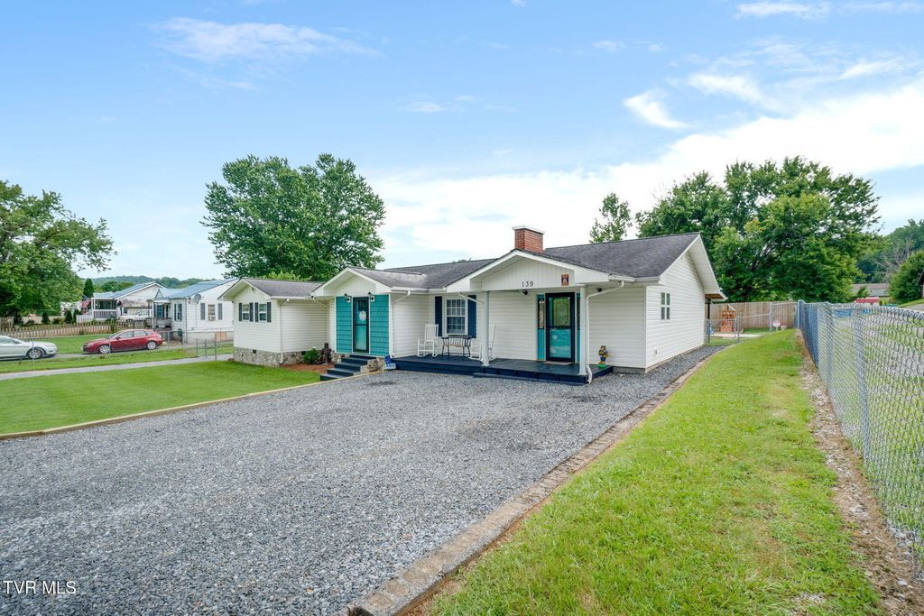 Photo of 139 Lynnwood Avenue, Elizabethton, TN 37643 (MLS # 9998142)