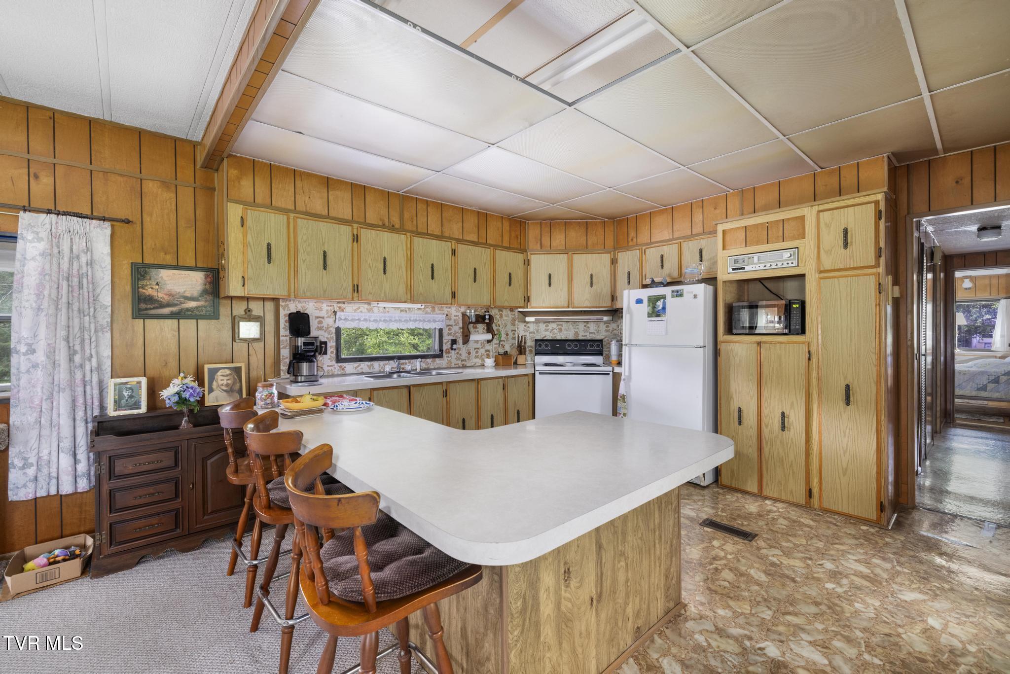 1940 Hickory Tree Road, Bluff City, Tennessee image 9
