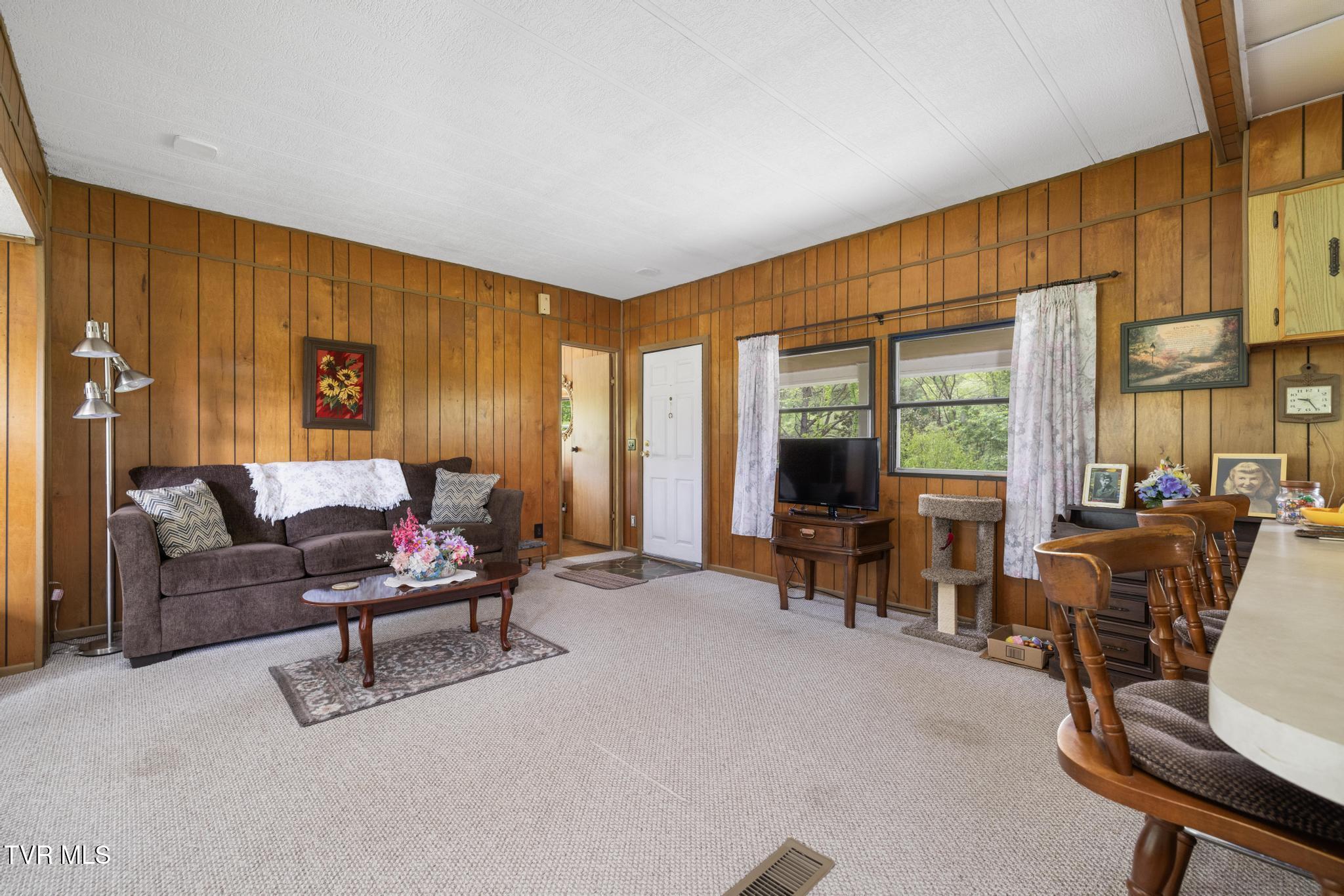 1940 Hickory Tree Road, Bluff City, Tennessee image 4