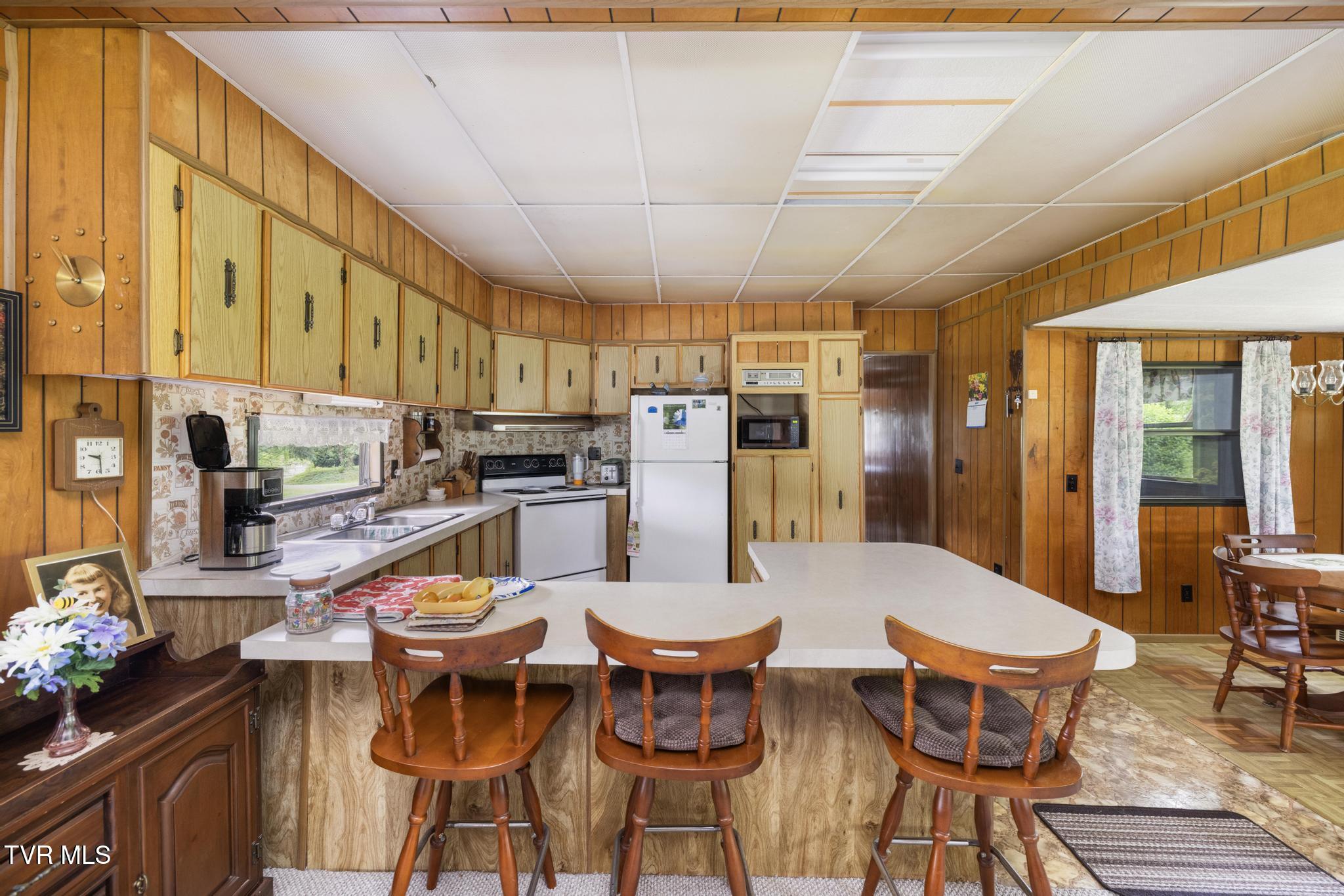 1940 Hickory Tree Road, Bluff City, Tennessee image 8