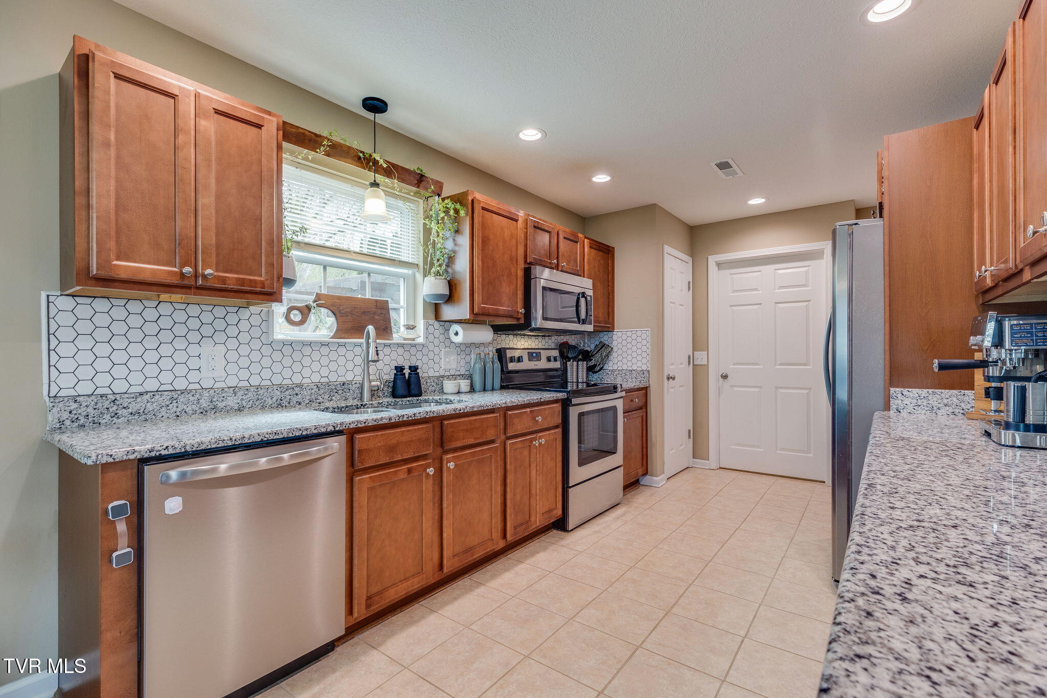 2021 Cody Cove, Bluff City, Tennessee image 14