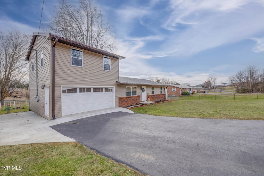 Photo of 132 Shannon View Road, Gray, TN 37615 (MLS # 9989922)