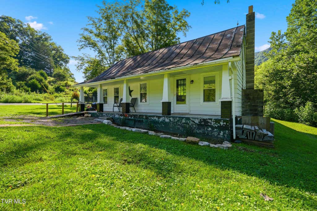 Photo of 3851 Middle Wallens Creek Road, Duffield, VA 24244 (MLS # 9998914)