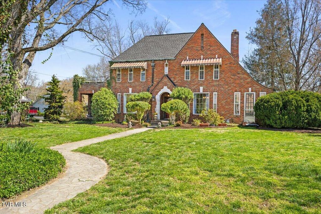 Photo of 708 Main Street, Elizabethton, TN 37643 (MLS # 9992842)