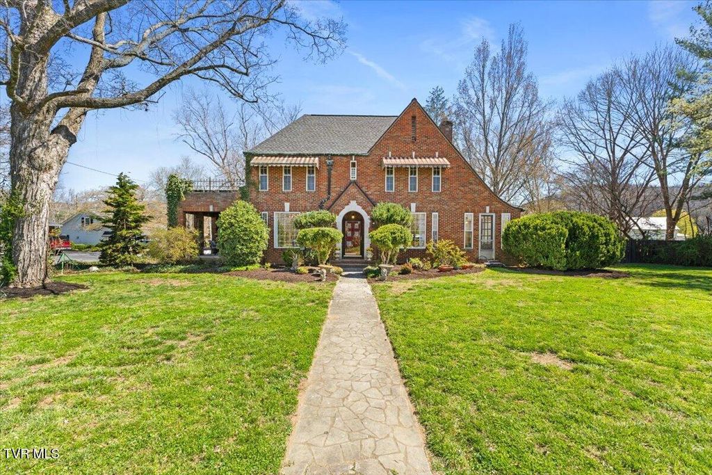 Photo of 708 Main Street, Elizabethton, TN 37643 (MLS # 9992842)