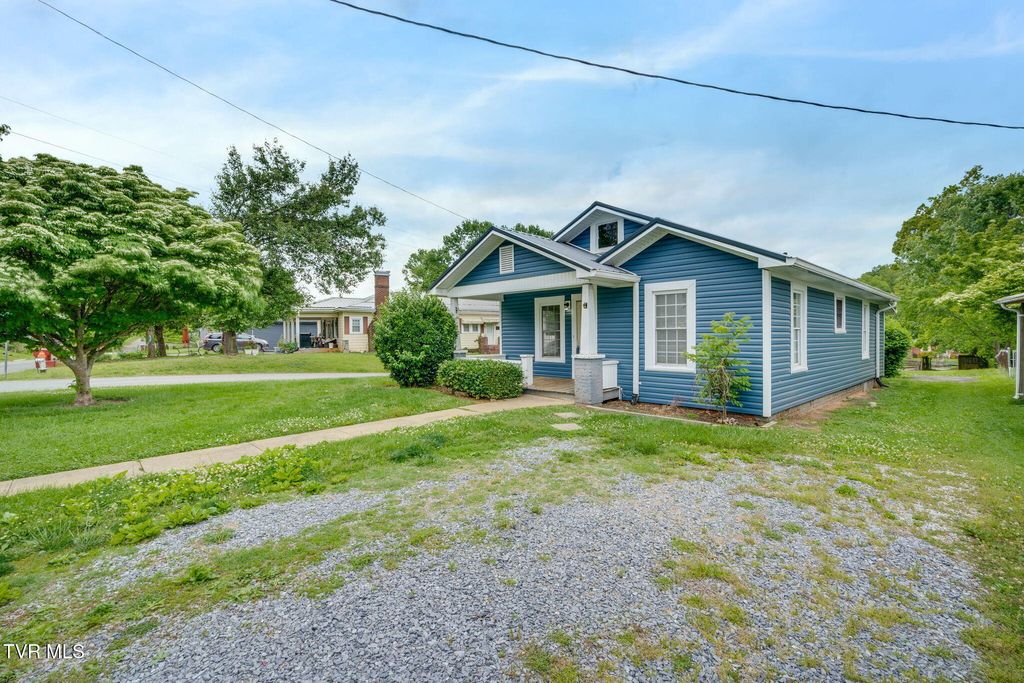 Photo of 426 Highland Road, Johnson City, TN 37604 (MLS # 9994852)