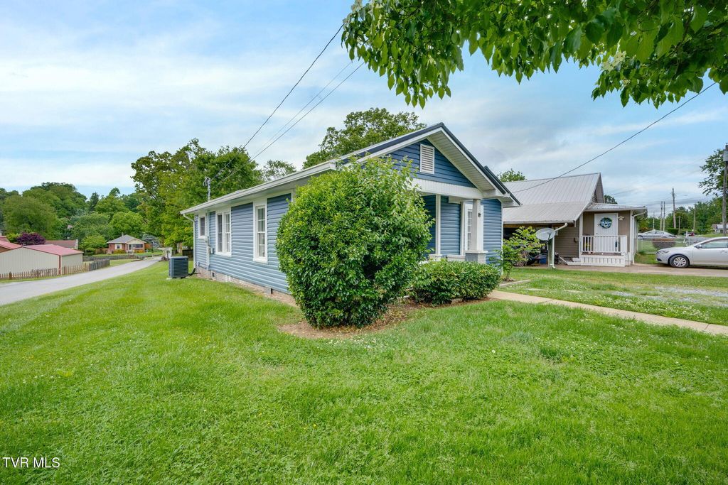Photo of 426 Highland Road, Johnson City, TN 37604 (MLS # 9994852)