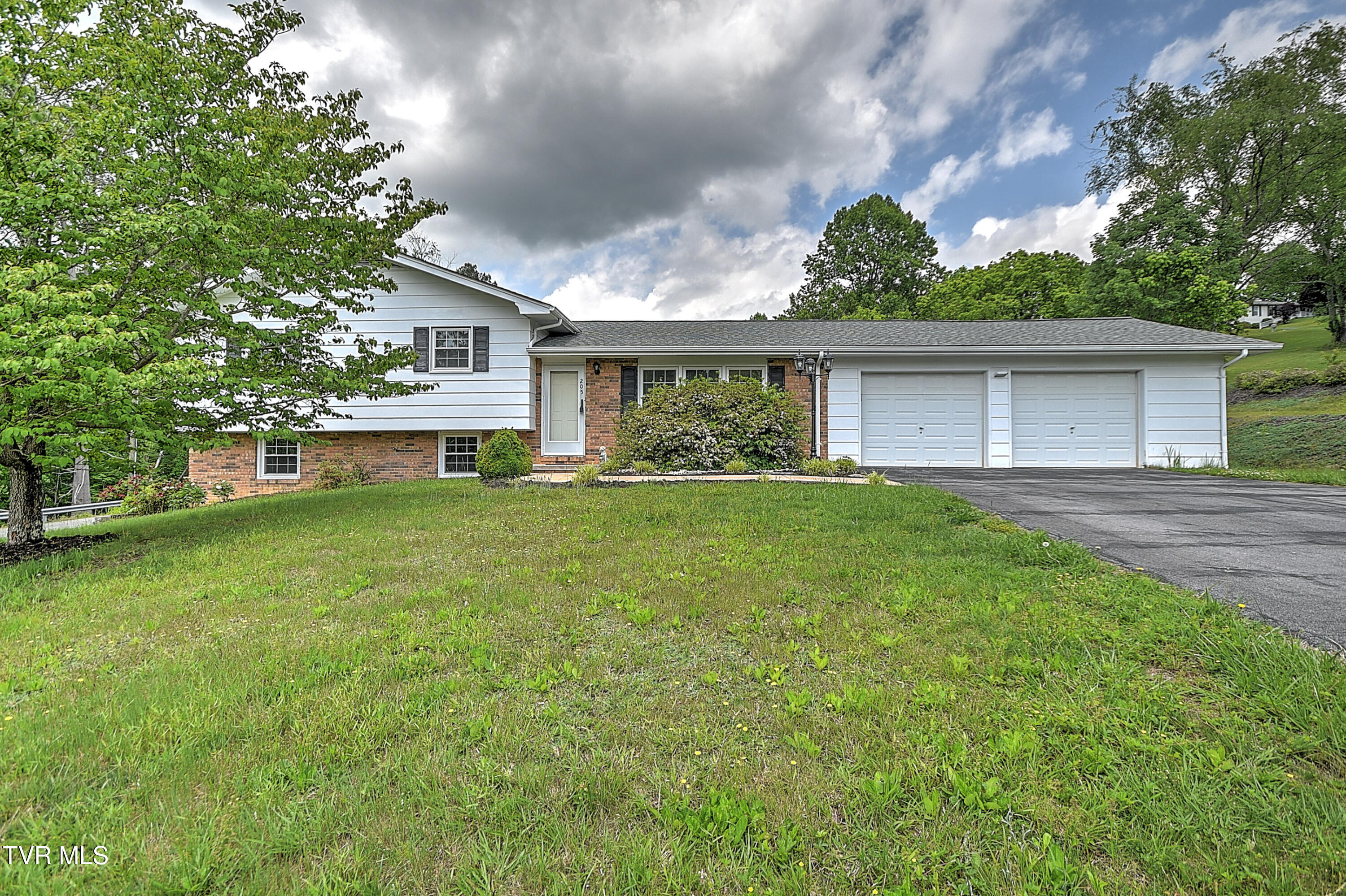 205 Clear Branch Circle, Blountville, Tennessee image 4