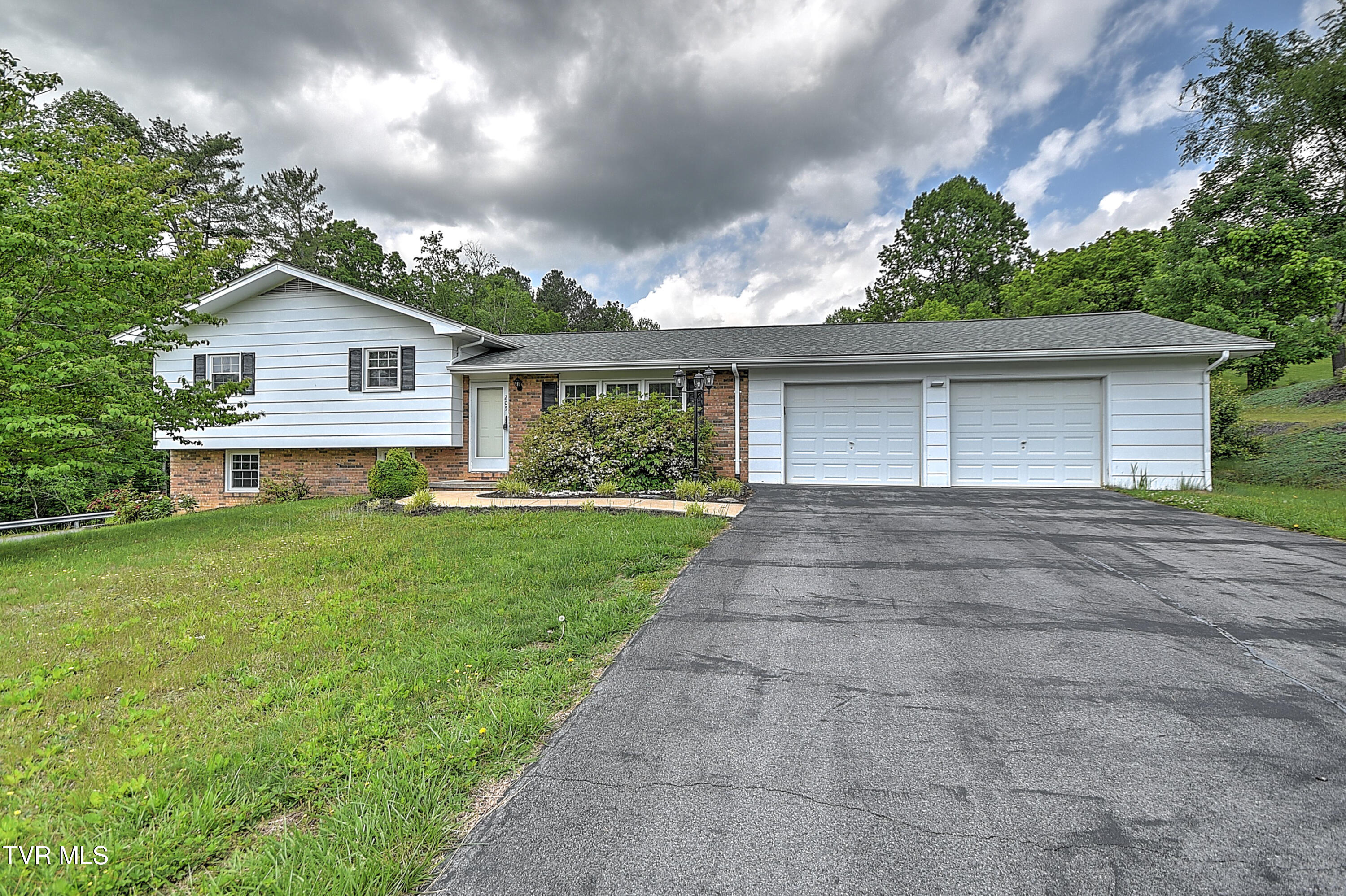 205 Clear Branch Circle, Blountville, Tennessee image 3
