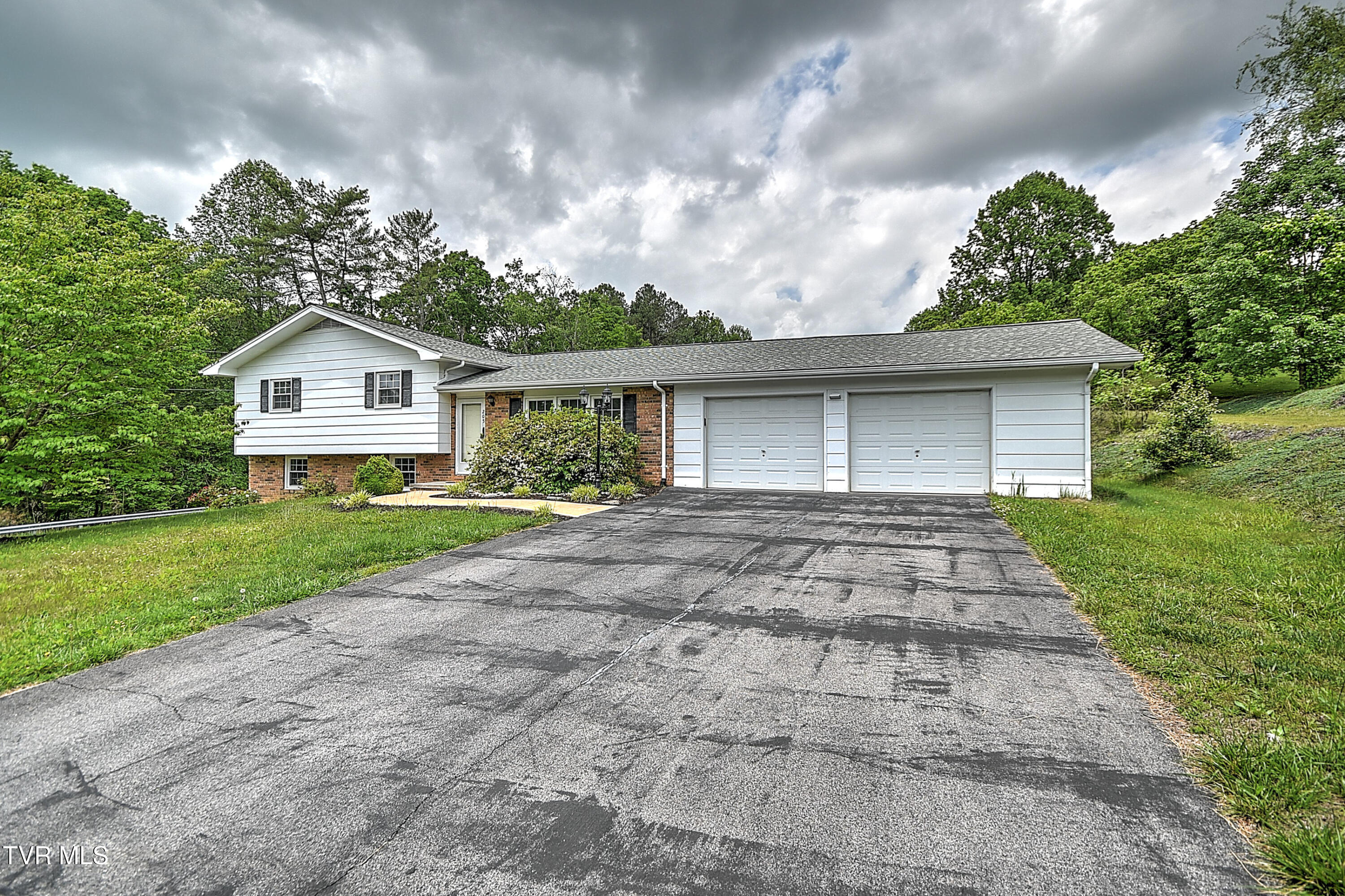205 Clear Branch Circle, Blountville, Tennessee image 1