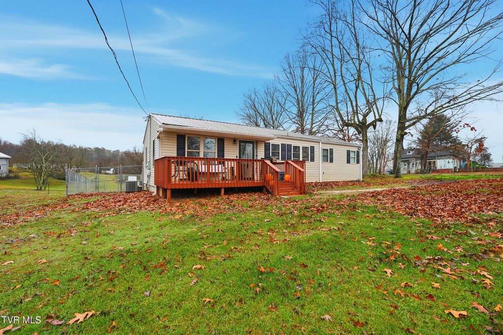 Photo of 101 Buncomb Hill Road, Jonesborough, TN 37659 (MLS # 9989002)