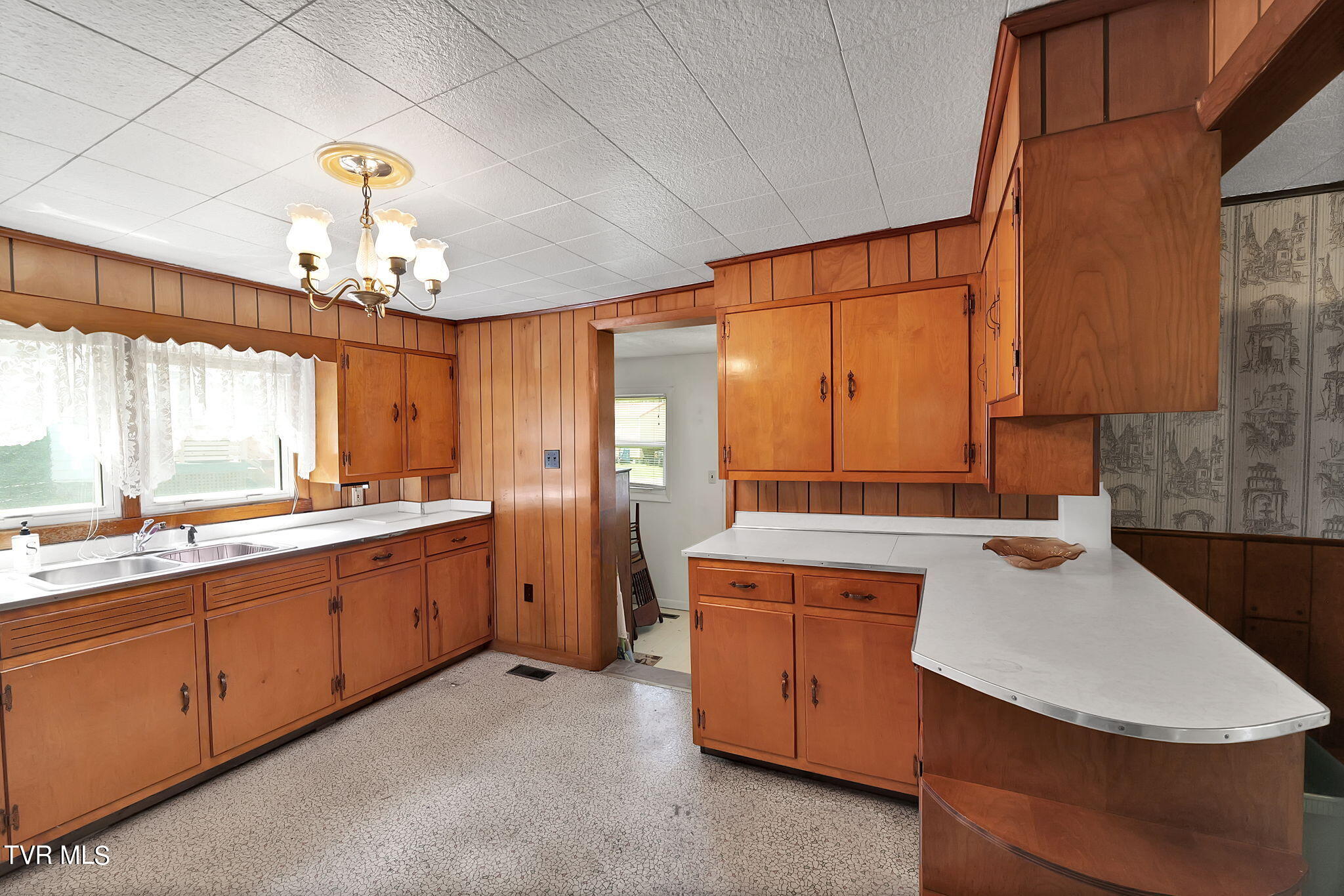 329 Beaver Dam Avenue, Damascus, Virginia image 8