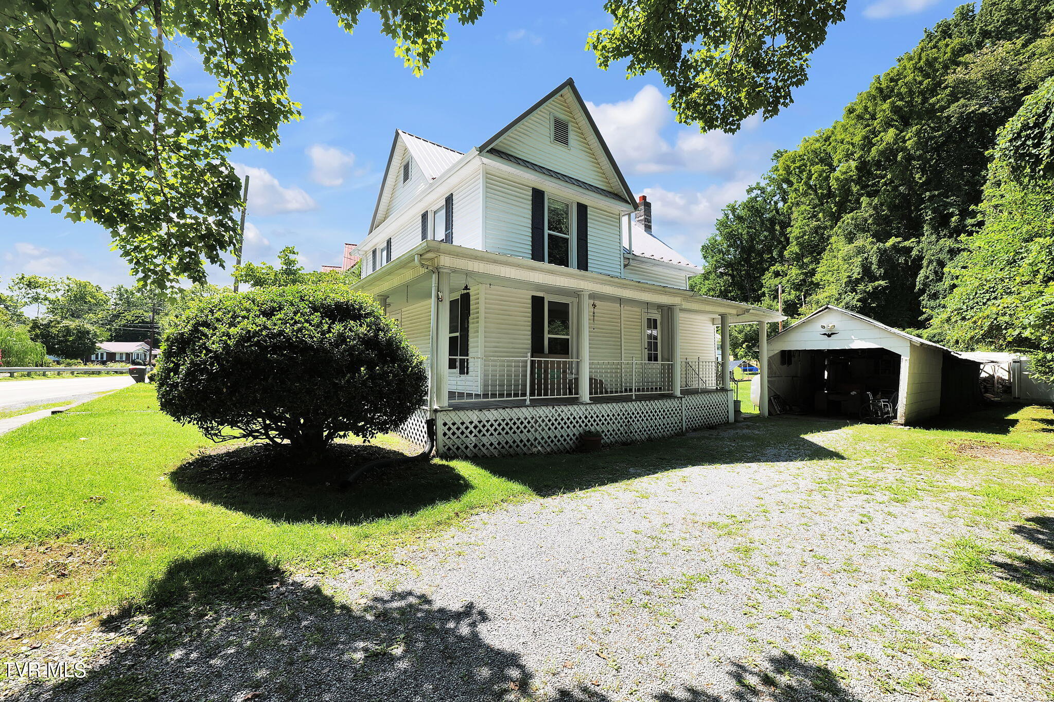 329 Beaver Dam Avenue, Damascus, Virginia image 2