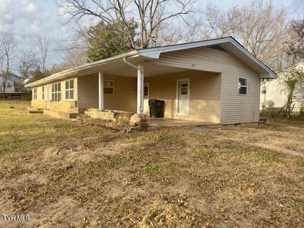 Photo of 210 Lynn Avenue, Greeneville, TN 37743 (MLS # 9988779)