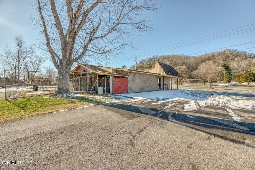 Photo of 2515 Volunteer Parkway, Bristol, TN 37620 (MLS # 9975103)