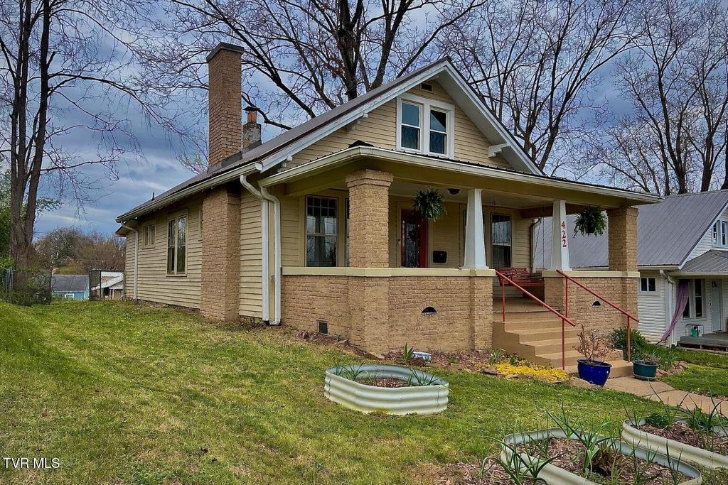 Photo of 422 Magnolia Avenue, Johnson City, TN 37604 (MLS # 9993325)