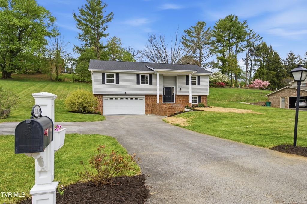 Photo of 20059 Mccray Drive, Abingdon, VA 24211 (MLS # 9993827)