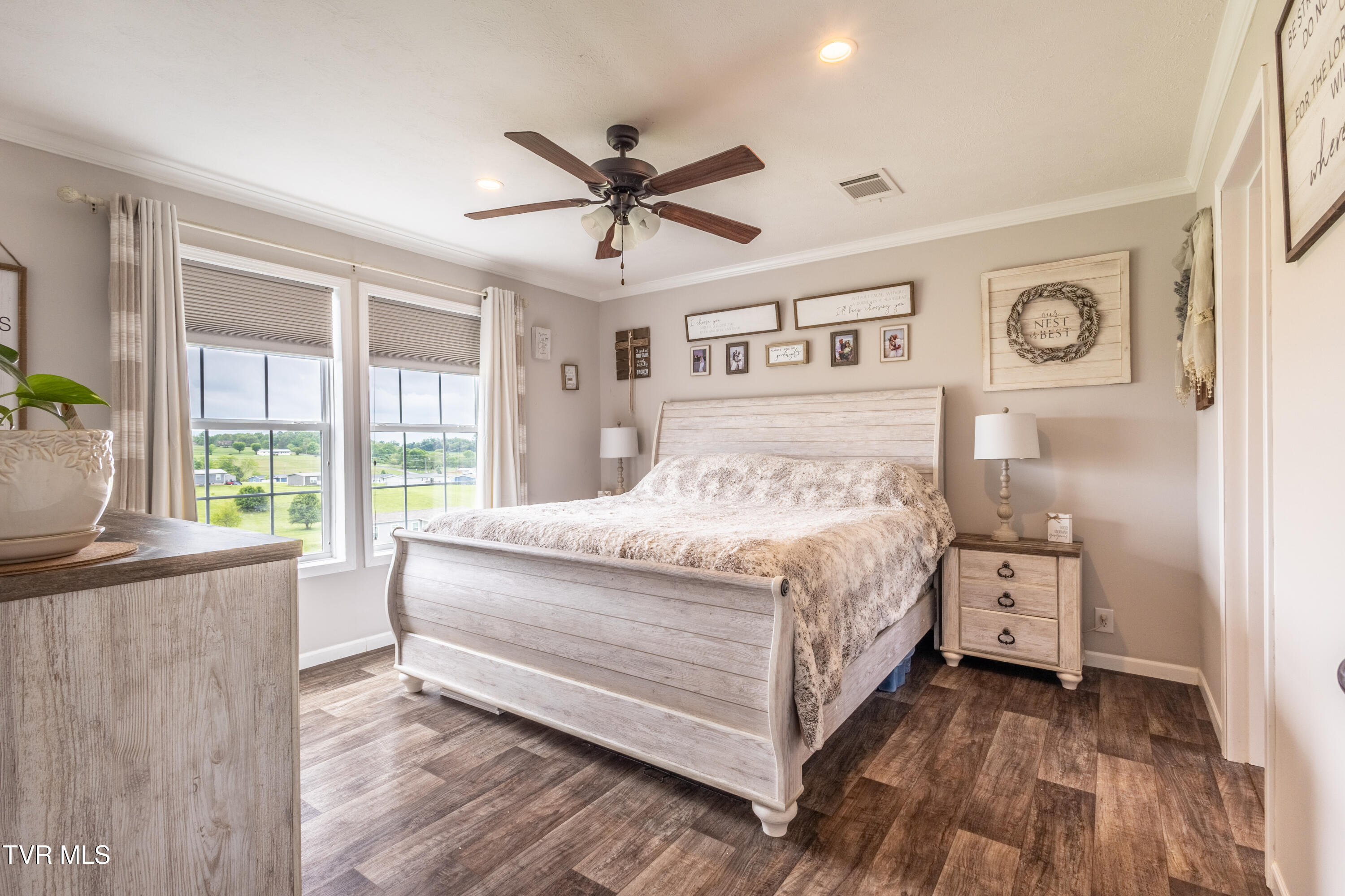 616 Towers Drive, Dandridge, Tennessee image 4