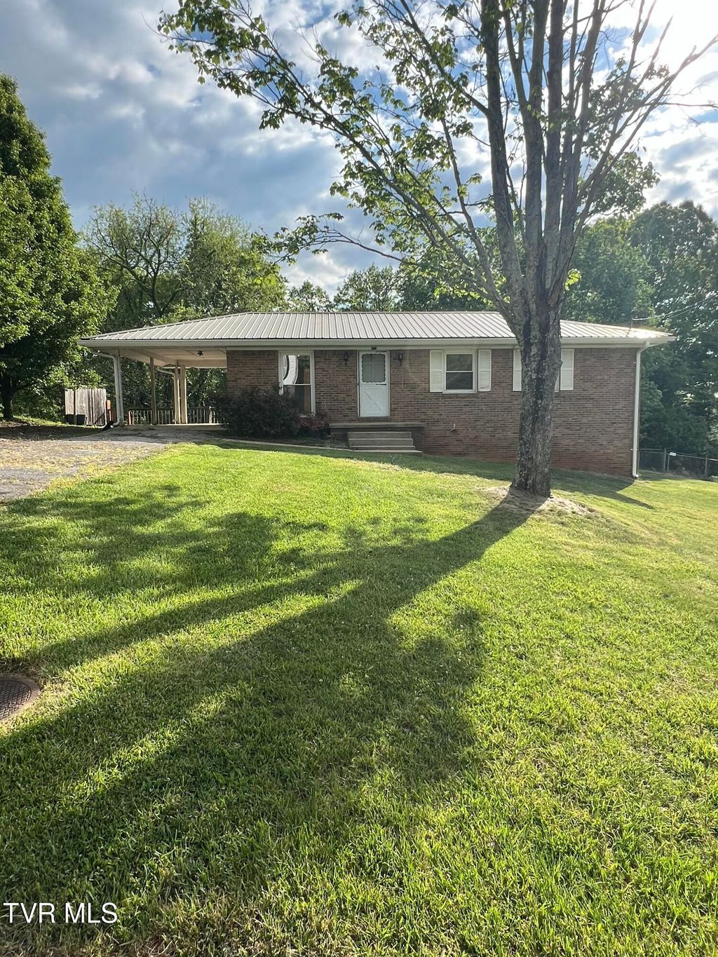 Photo of 613 Rogers Avenue, Kingsport, TN 37660 (MLS # 9994205)