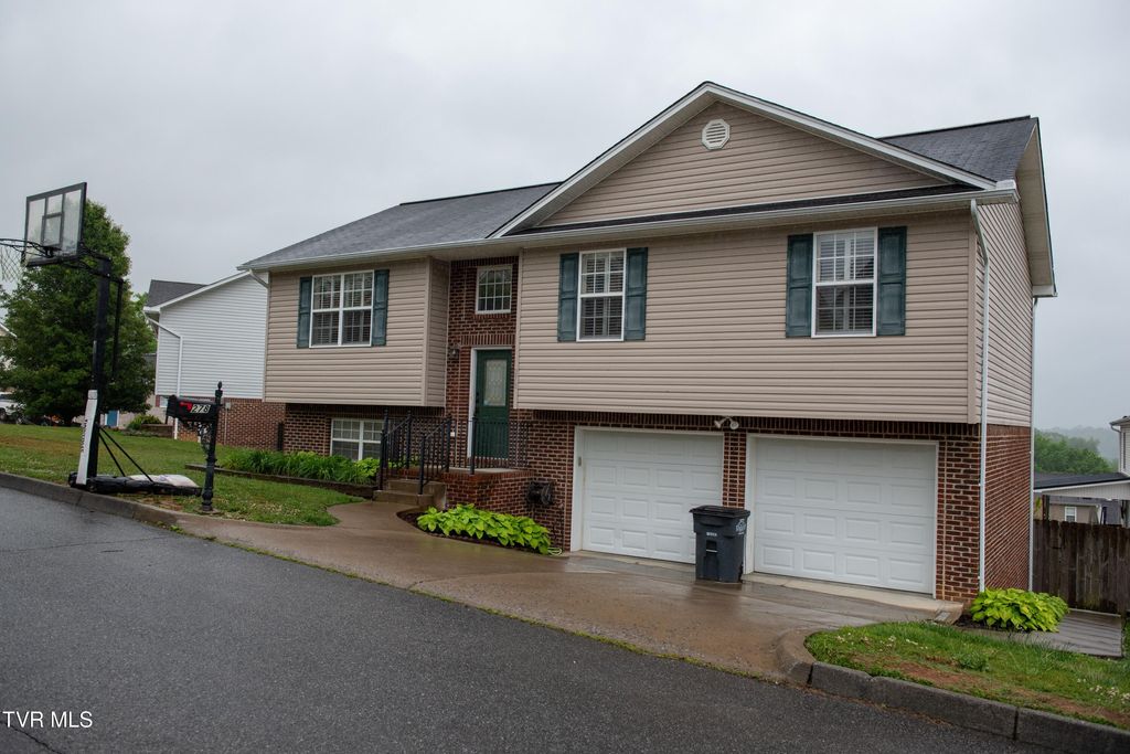Photo of 278 Stone Edge Circle, Kingsport, TN 37660 (MLS # 9995420)