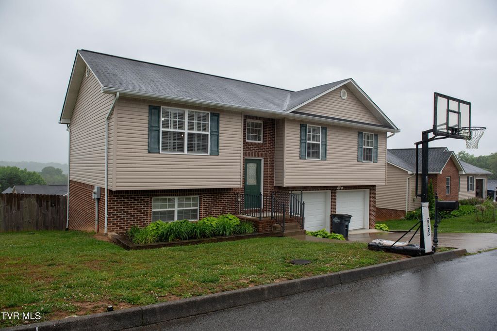 Photo of 278 Stone Edge Circle, Kingsport, TN 37660 (MLS # 9995420)