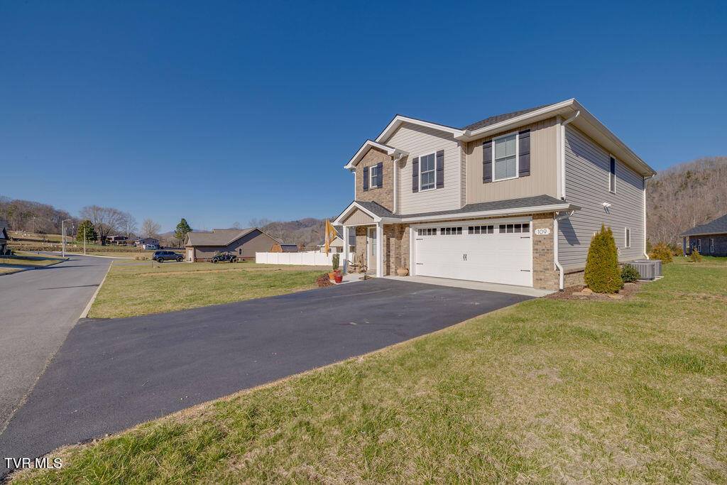 109 Ervin Loop, Erwin, Tennessee image 2
