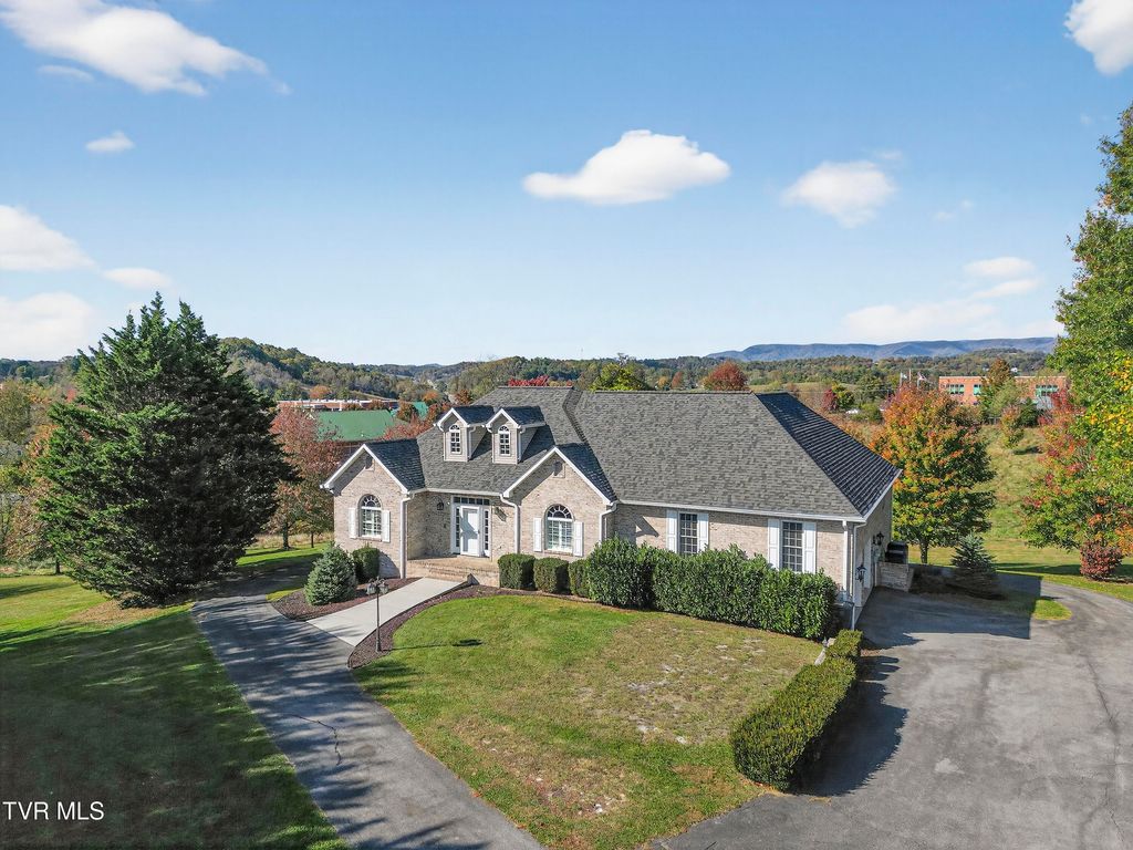 Photo of 625 Locust Street, Abingdon, VA 24210 (MLS # 9987538)