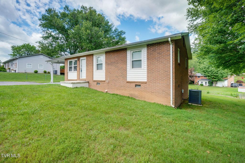 Photo of 503 Sunnyvale Drive, Johnson City, TN 37601 (MLS # 9996806)