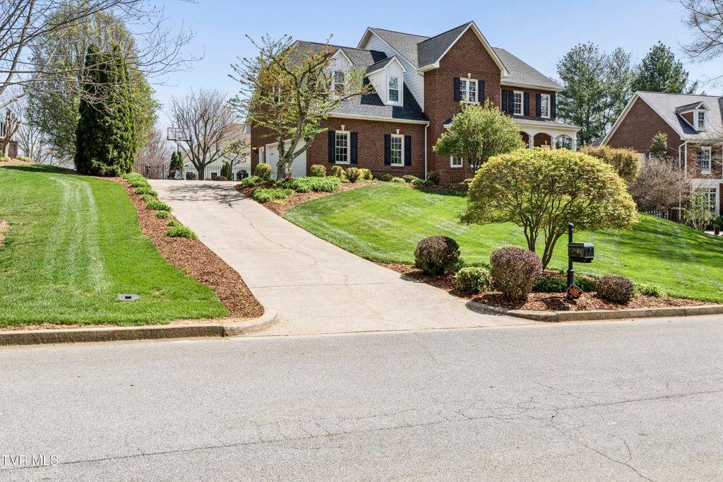 Photo of 131 Olde Towne Drive, Jonesborough, TN 37659 (MLS # 9993309)