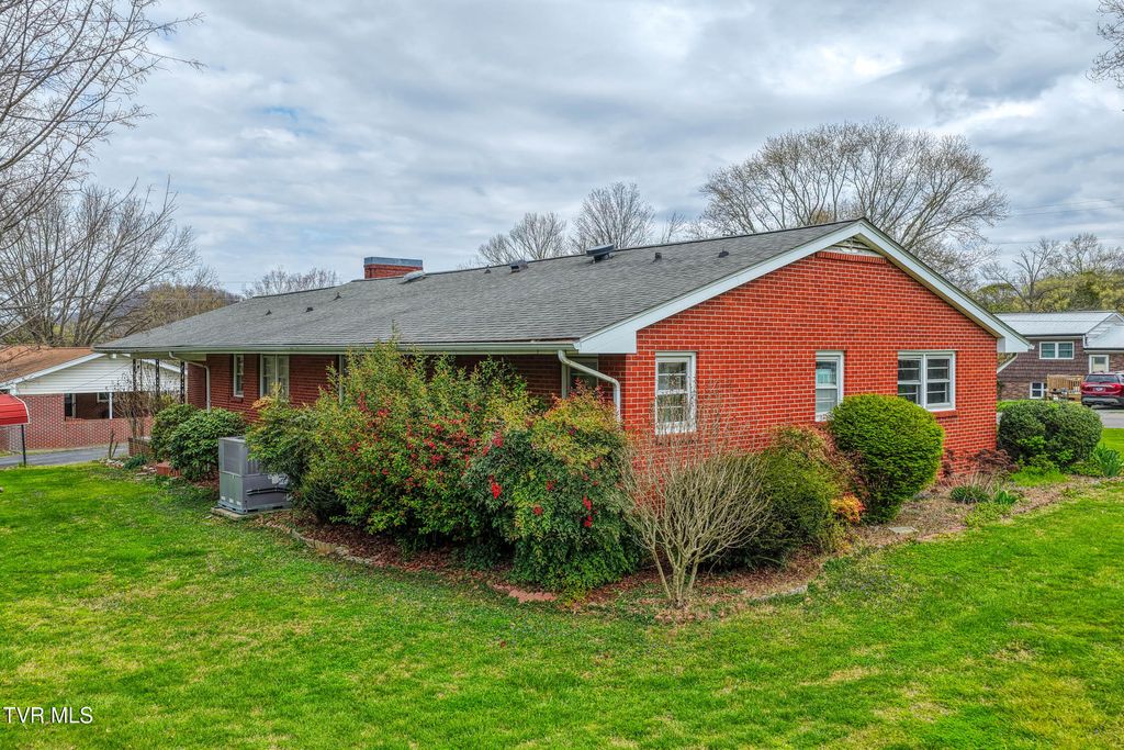 Photo of 1503 Lakeview Drive, Johnson City, TN 37601 (MLS # 9993396)