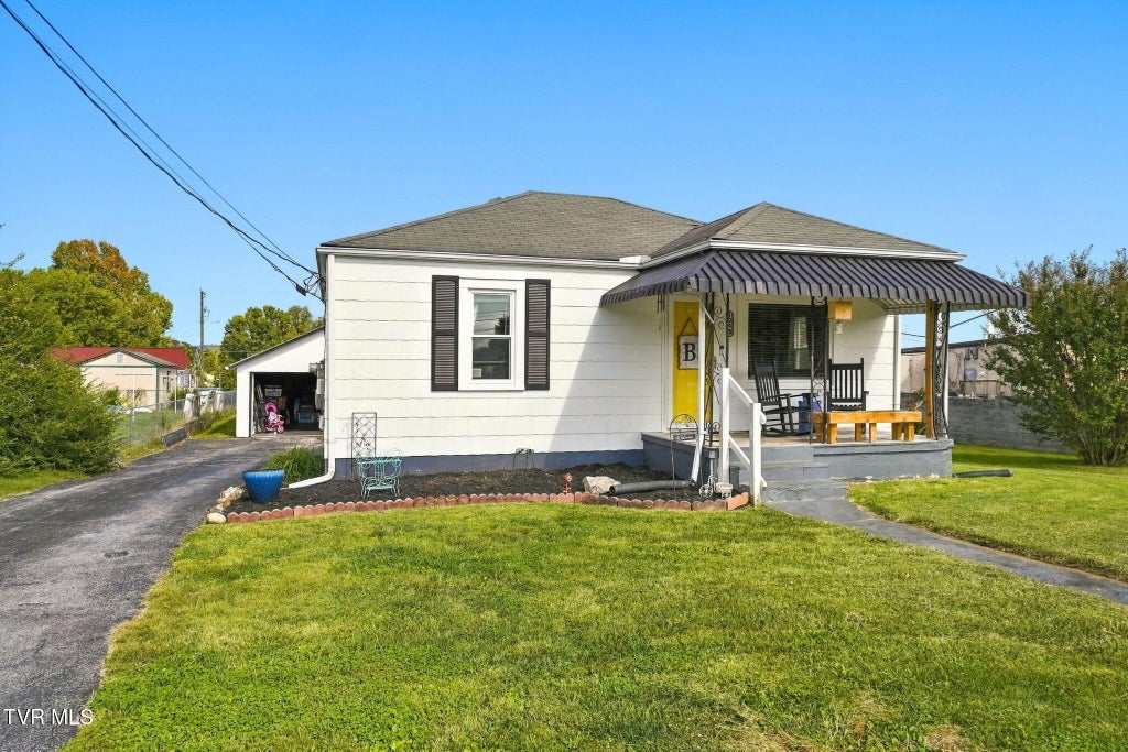 Photo of 1045 Moorland Avenue, Bristol, VA 24201 (MLS # 10002203)