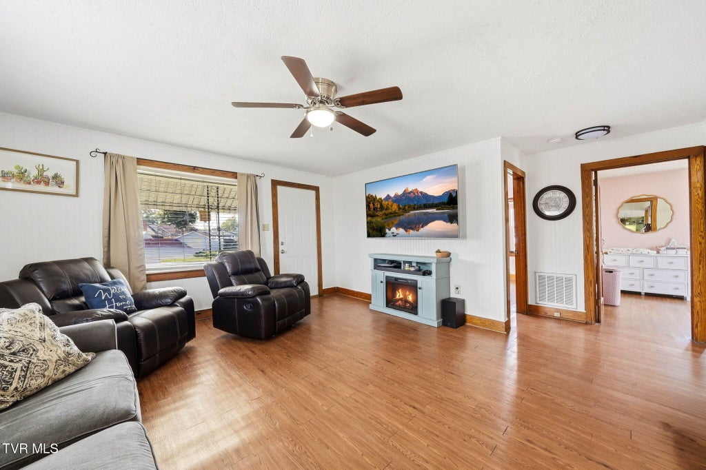 Photo of 1045 Moorland Avenue, Bristol, VA 24201 (MLS # 10002203)