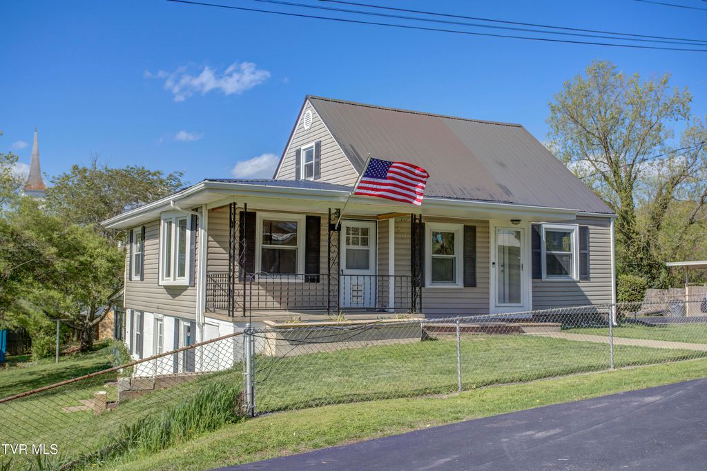 Photo of 301 Lynn Avenue, Kingsport, TN 37665 (MLS # 9978881)