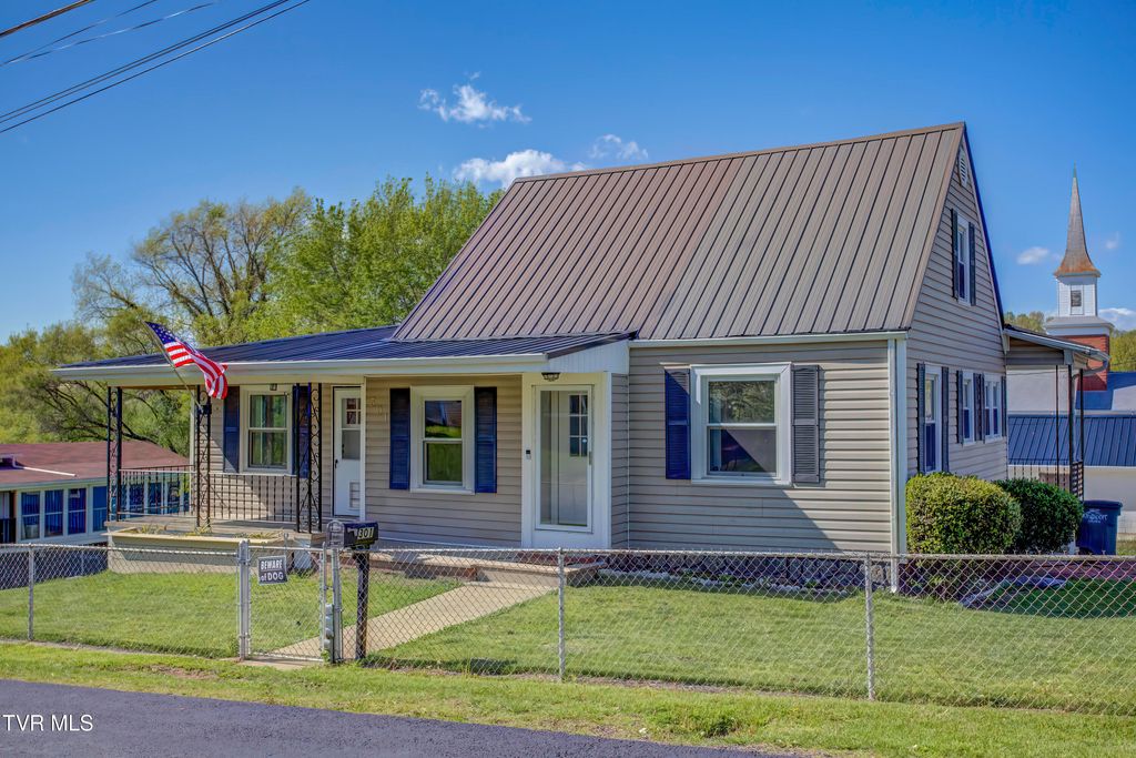 Photo of 301 Lynn Avenue, Kingsport, TN 37665 (MLS # 9978881)