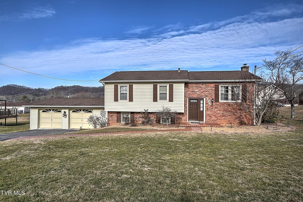 Photo of 325 Mayfield Drive, Bristol, TN 37620 (MLS # 9990536)