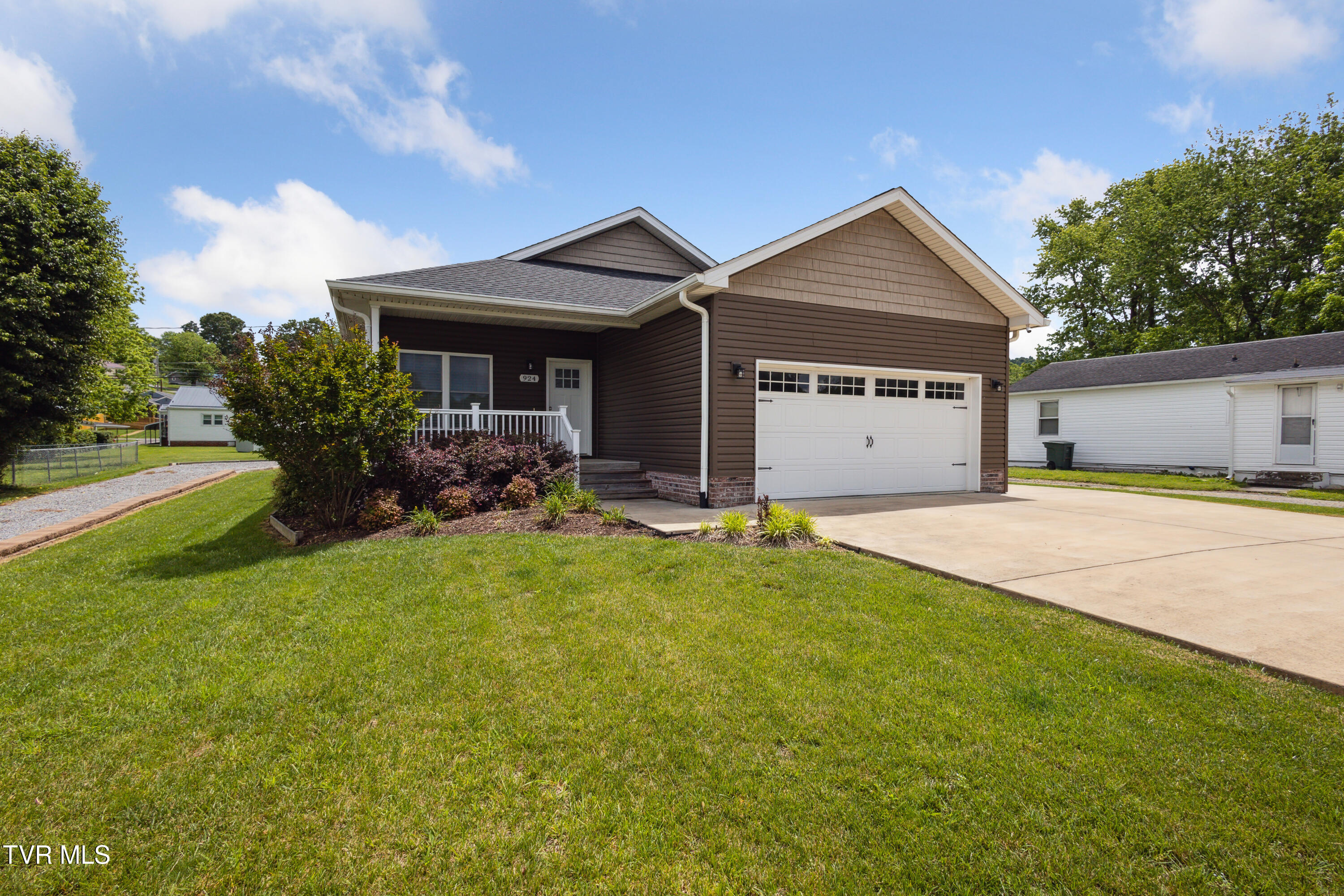 924 Walker Street, Elizabethton, Tennessee image 4