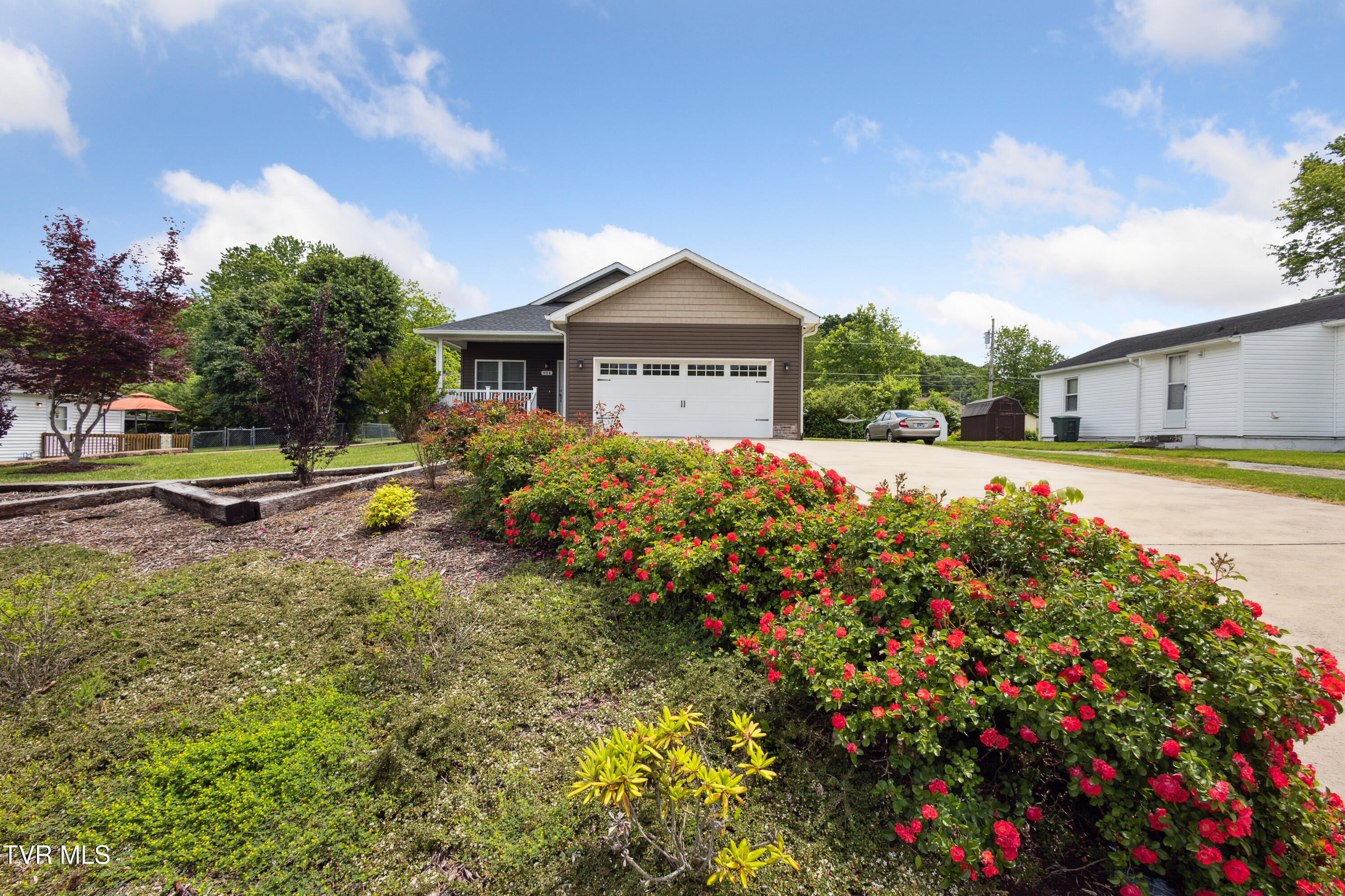 924 Walker Street, Elizabethton, Tennessee image 2