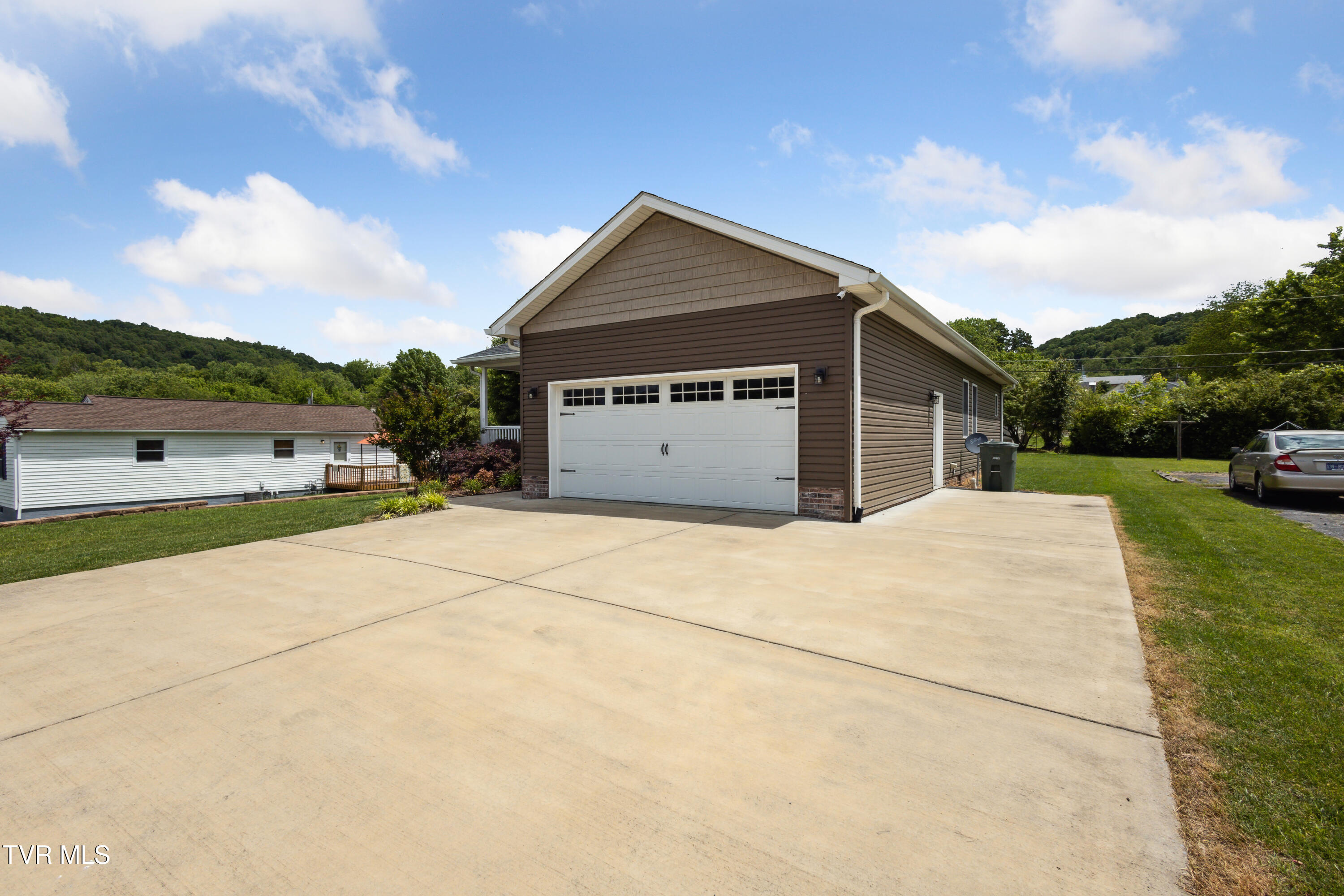 924 Walker Street, Elizabethton, Tennessee image 3
