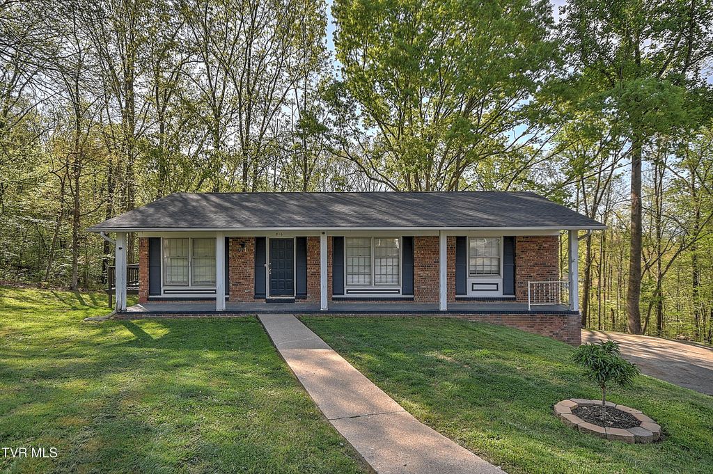 Photo of 816 Burwind Court, Kingsport, TN 37660 (MLS # 9993950)