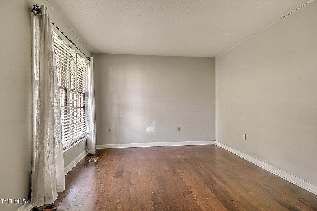 Photo of 816 Burwind Court, Kingsport, TN 37660 (MLS # 9993950)