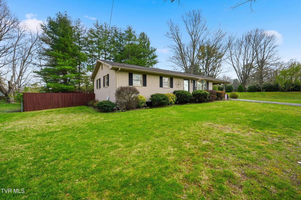 Photo of 1211 Oakdell Court, Johnson City, TN 37604 (MLS # 9992970)