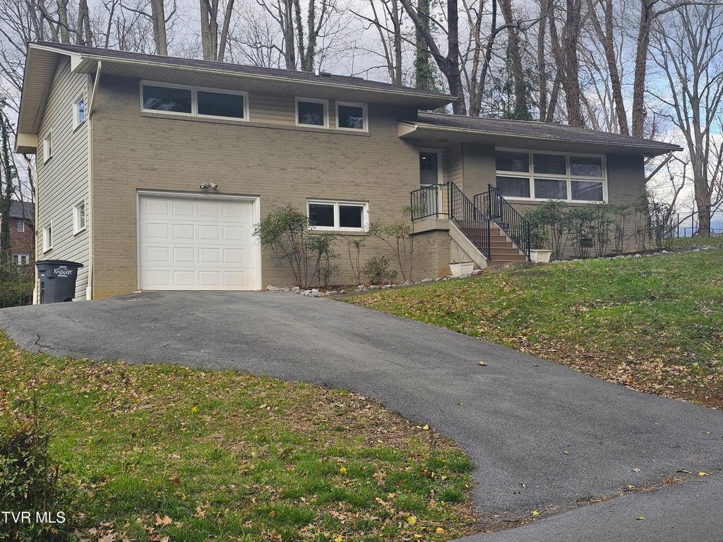 Photo of 2323 Inglewood Drive, Kingsport, TN 37664 (MLS # 9993011)