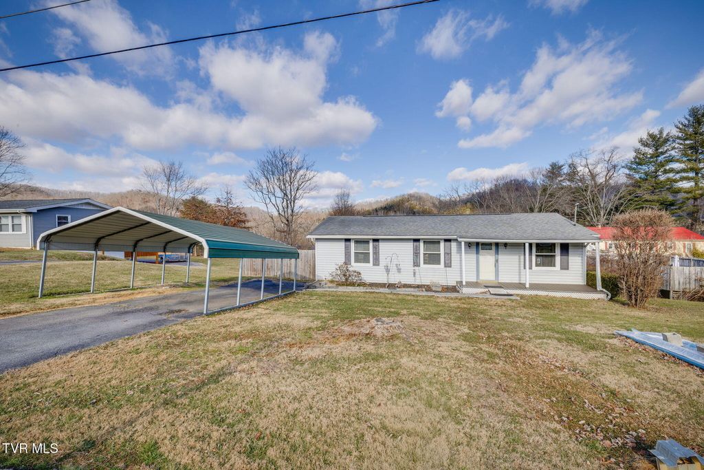 Photo of 102 Walnut Road, Bristol, TN 37620 (MLS # 9990355)