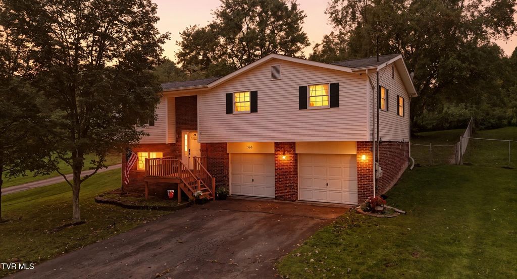 Photo of 390 Wallace Pike, Bristol, VA 24202 (MLS # 9989200)