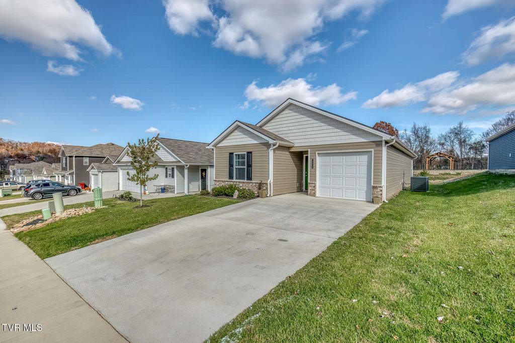 Photo of 1115 Clearwater Lane, Johnson City, TN 37601 (MLS # 9988280)