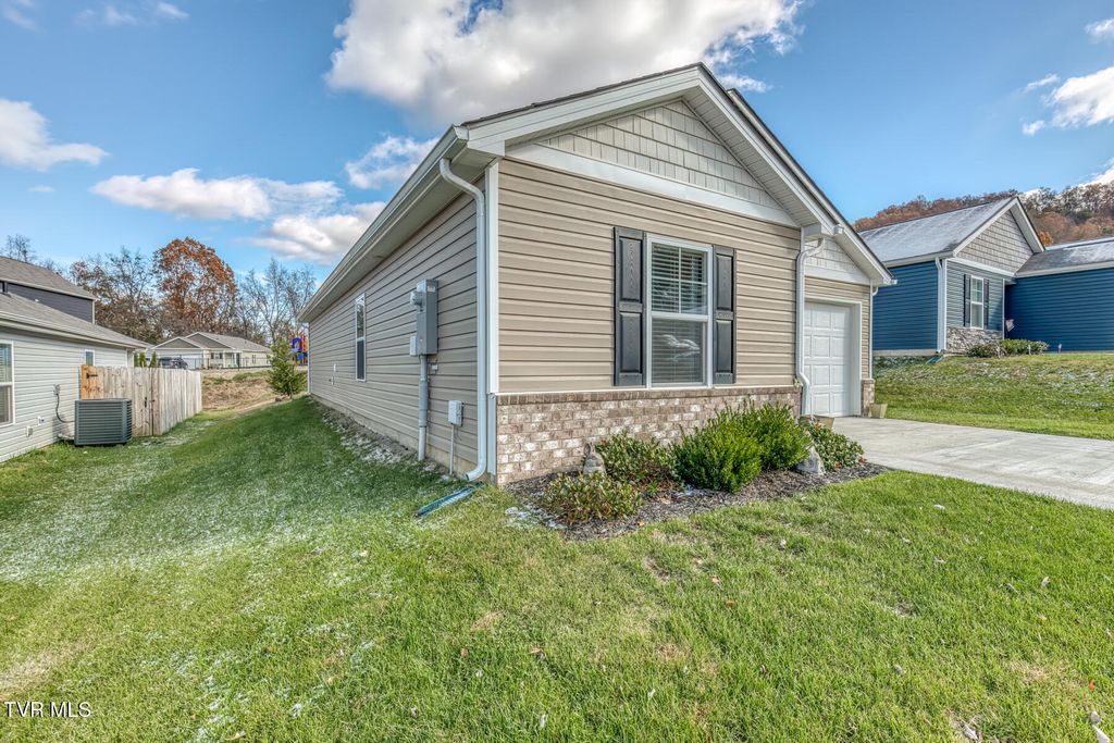 Photo of 1115 Clearwater Lane, Johnson City, TN 37601 (MLS # 9988280)