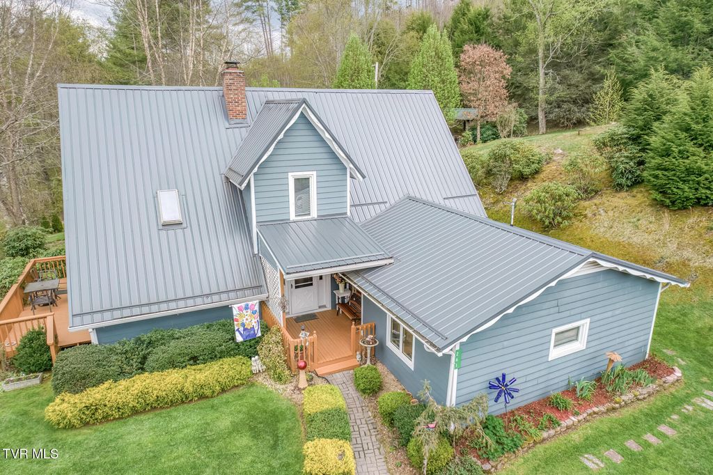 Photo of 261 Calvary Lane, Mountain City, TN 37683 (MLS # 9993443)